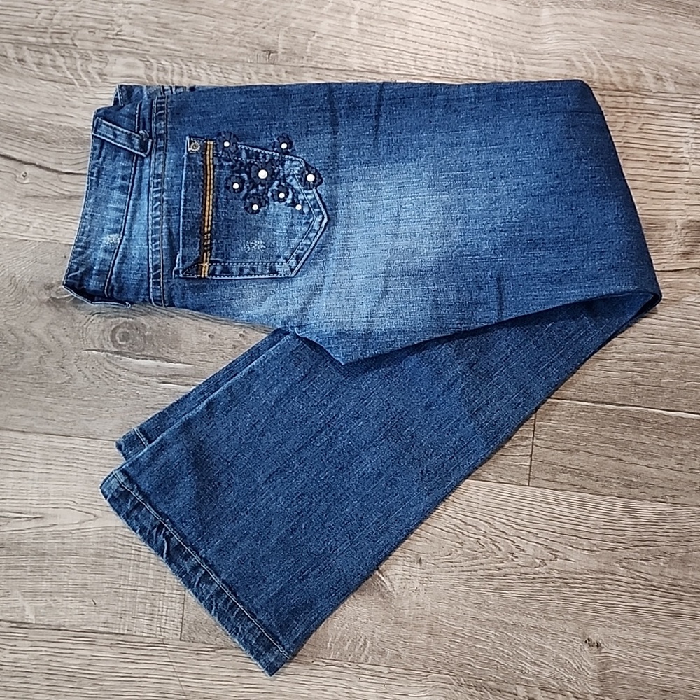 Wallflower distressed jeans NWOT